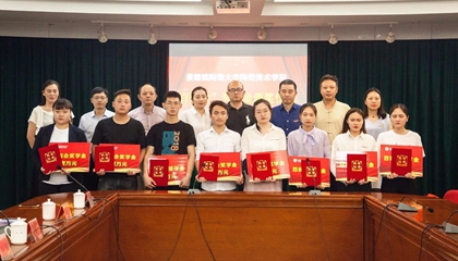 堅(jiān)守初心，回報(bào)社會(huì)。第二屆百陶會(huì)獎(jiǎng)學(xué)金今日發(fā)放